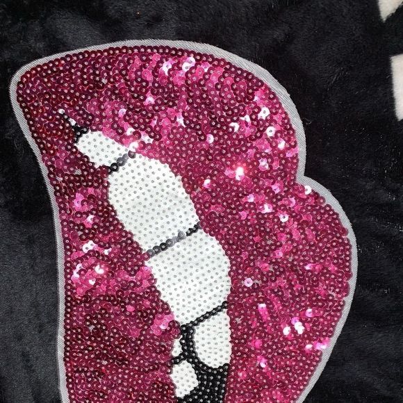 PATCHES - Picture 15 of 16